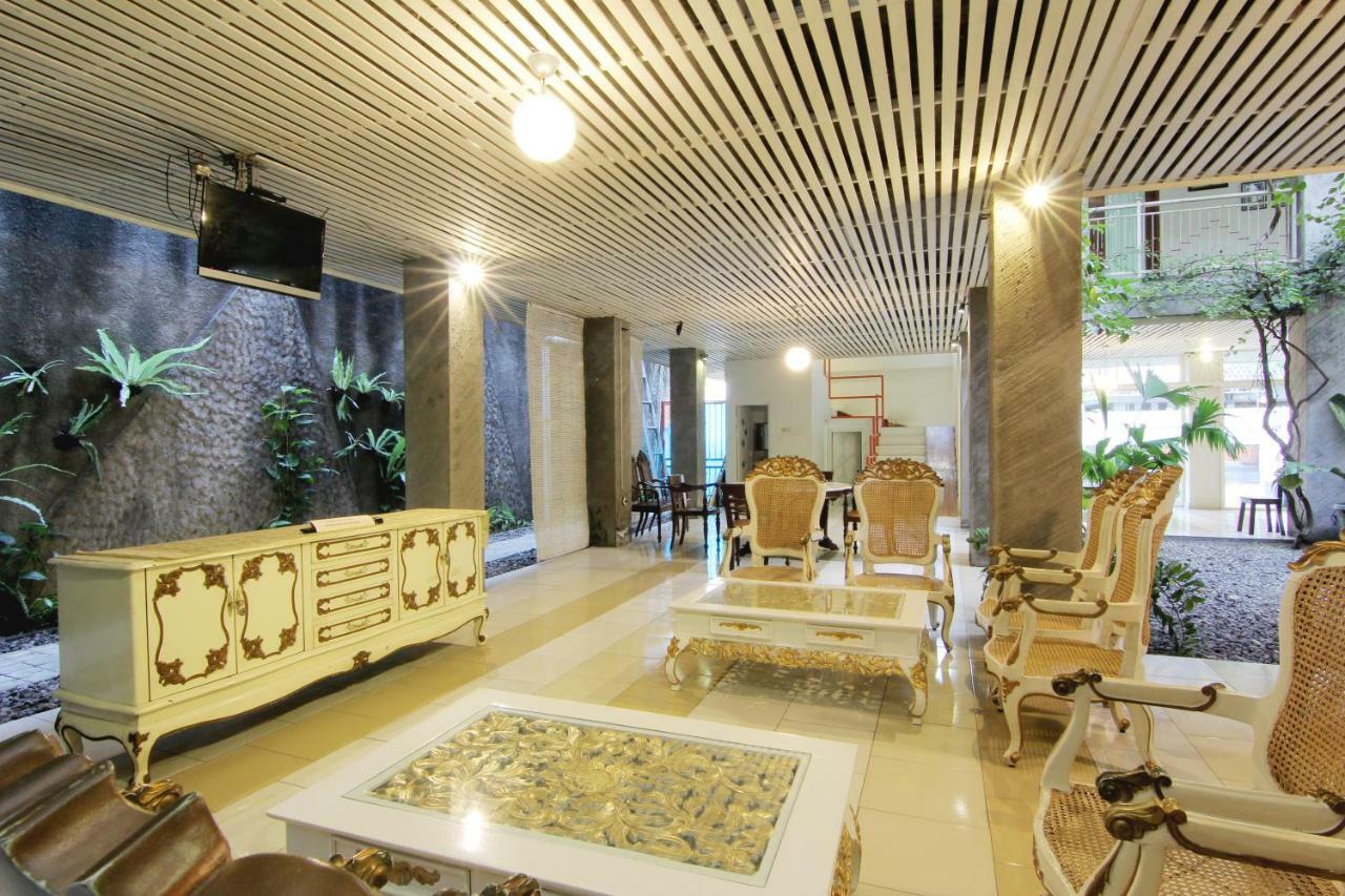 Hotel Marni Mulya Surakarta  Bagian luar foto