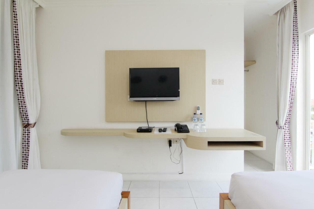 Hotel Marni Mulya Surakarta  Bagian luar foto