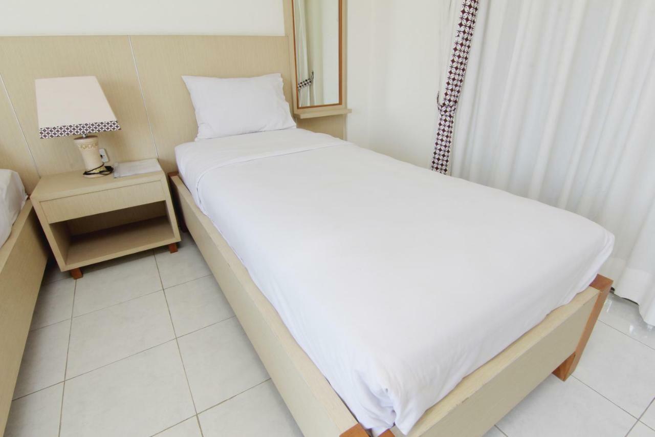 Hotel Marni Mulya Surakarta  Bagian luar foto