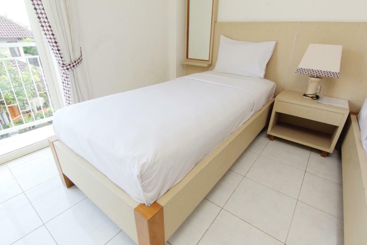 Hotel Marni Mulya Surakarta  Bagian luar foto